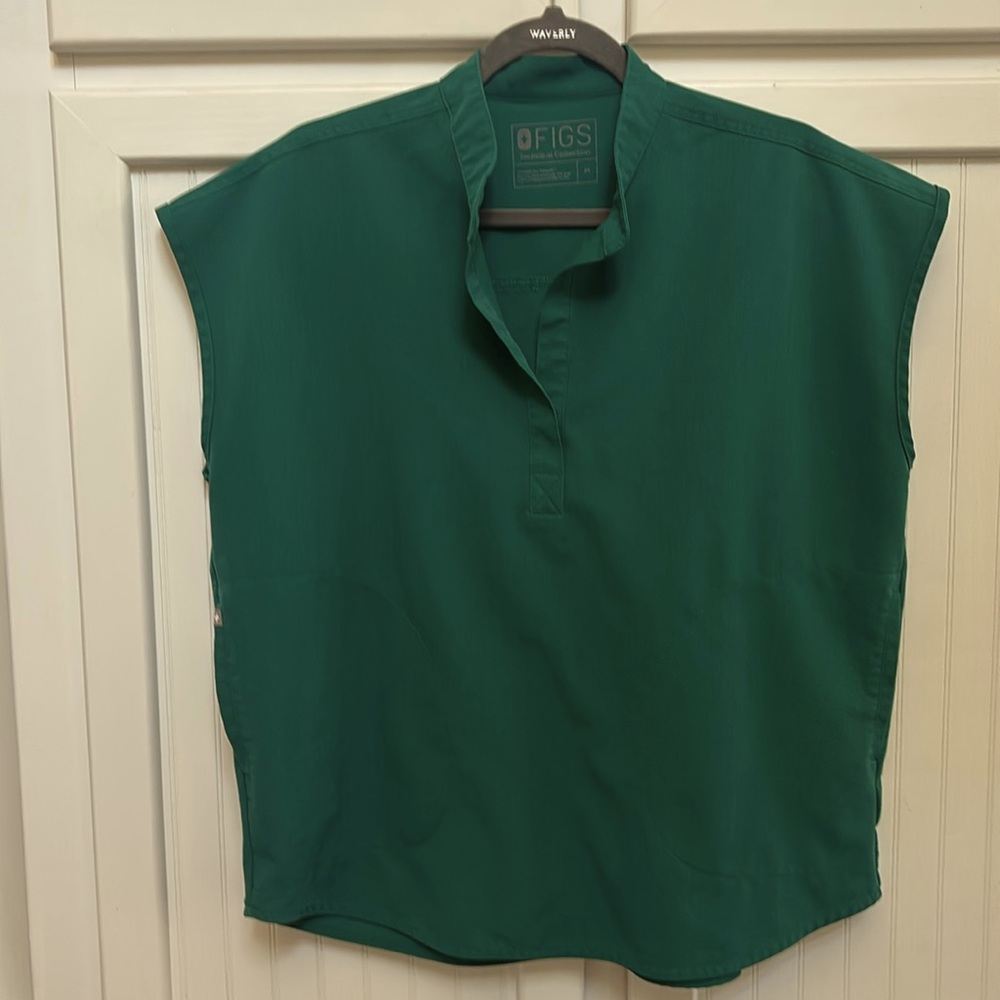 FIGS Rafaela Oversized Scrub Top - HUNTER GREEN Medium